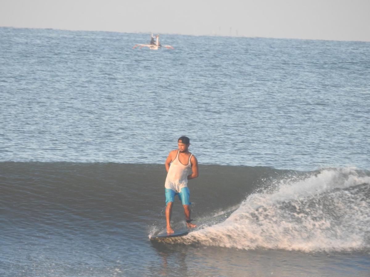 The Point Surfcamp Bali Hotel Pulukan Luaran gambar
