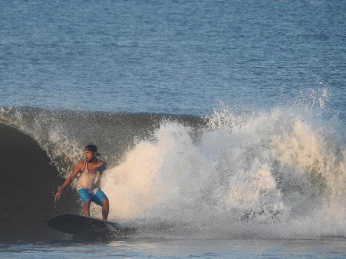 The Point Surfcamp Bali Hotel Pulukan Luaran gambar
