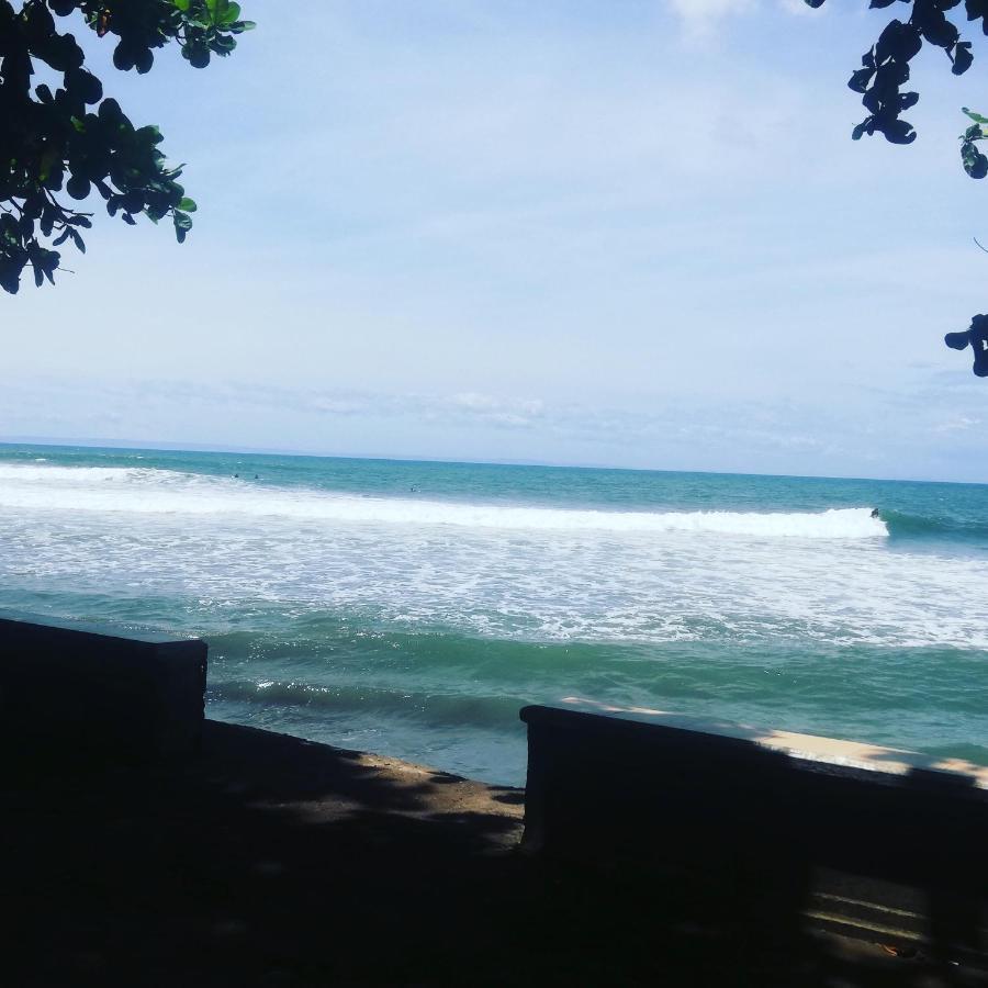 The Point Surfcamp Bali Hotel Pulukan Luaran gambar